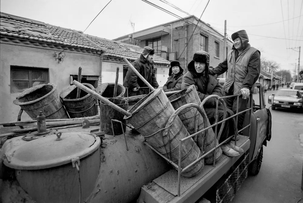 濂虫憚褰卞笀鍚村己涓汉鐓х墖,濂虫憚褰卞笀鍚村己