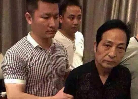 他为马云指点迷津，受李冰冰跪拜，却病死狱中无人问津，为何？