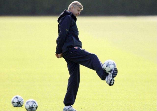 阿尔塞纳温格为什么叫教授,阿尔塞纳温格阿森纳的教父