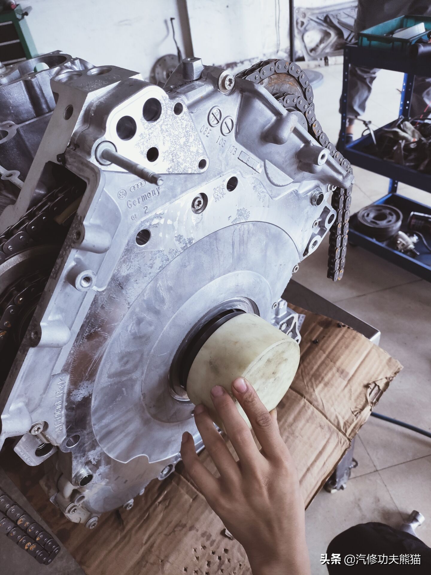 奥迪a8烧机油吗48v轻混,奥迪a8烧机油一千公里烧0.5正常吗