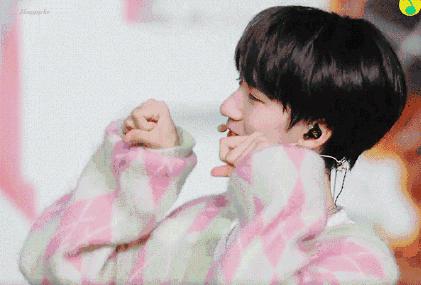 丁程鑫和贺峻霖跳舞时代少年团,丁程鑫时代少年团贺峻霖唱歌