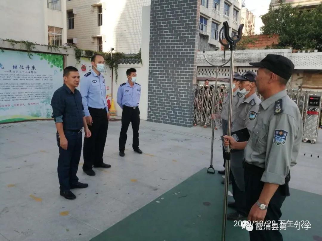 派出所开展防暴恐实战演习,反恐演练进校园警校携手护平安