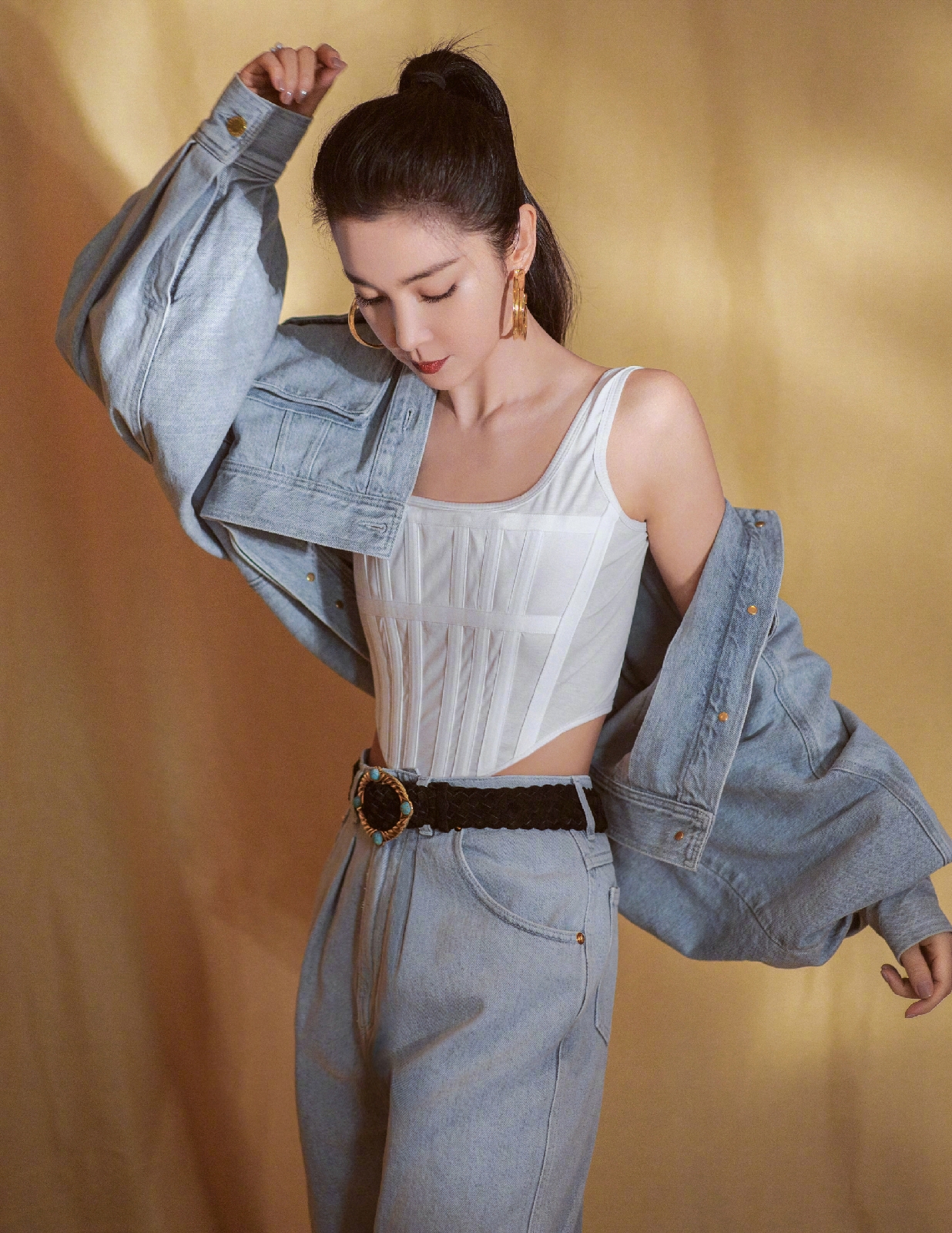 利用牛仔风格打造时髦气质,简约时尚休闲牛仔搭配