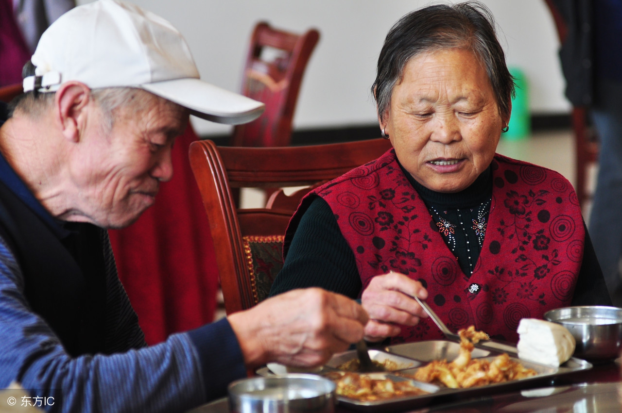 六十多岁老年人，发生心肌缺血，应该怎么面对？