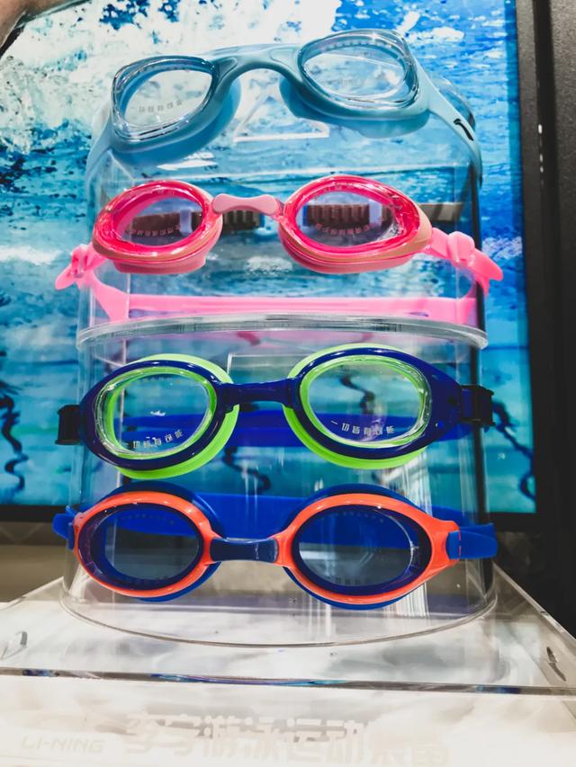 带宝宝游泳用什么泳镜,儿童初学游泳需要买泳帽吗