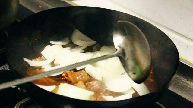 别再吃大盘鸡了！很多吃过的人为啥做不到？试着炒一次，忘掉很难