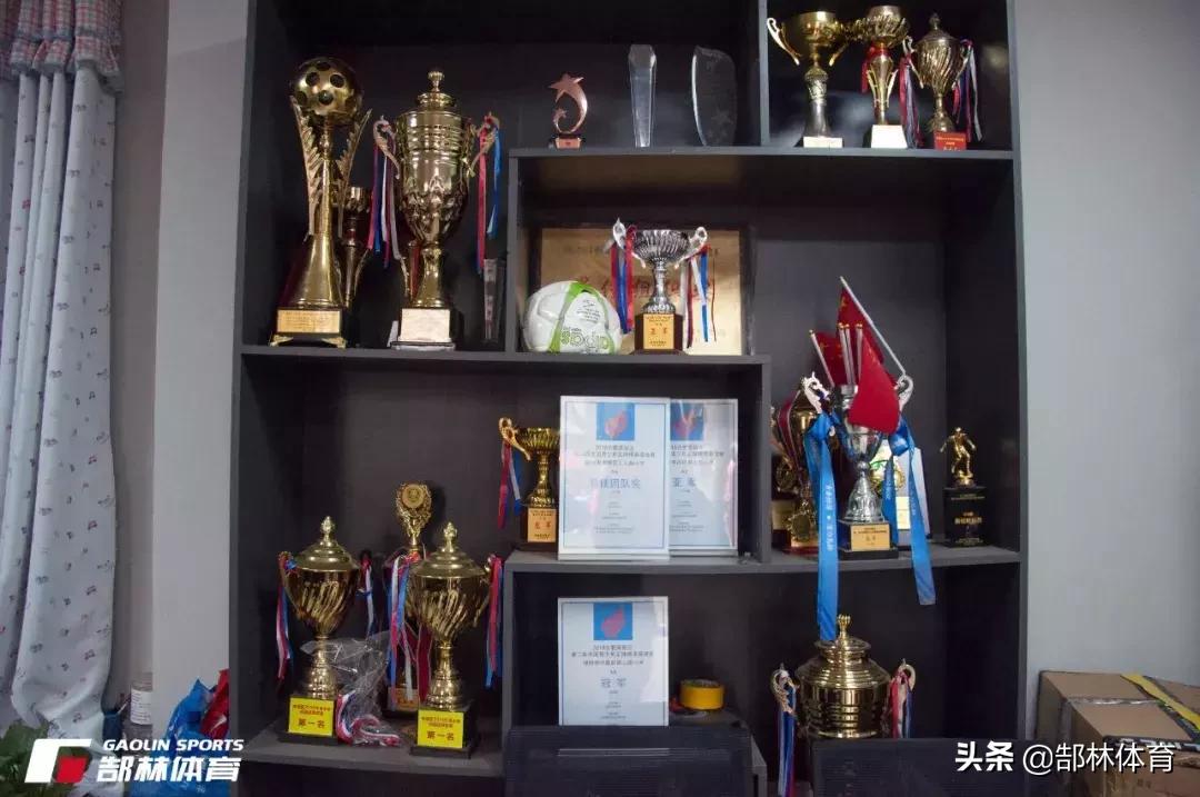 郜林回母校参加开球仪式,郜林青训教练