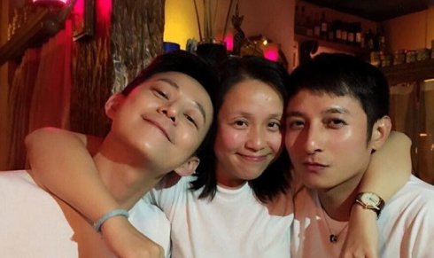 何炅王菁李维嘉龙丹妮,李维嘉购物被跟拍跟何炅对比