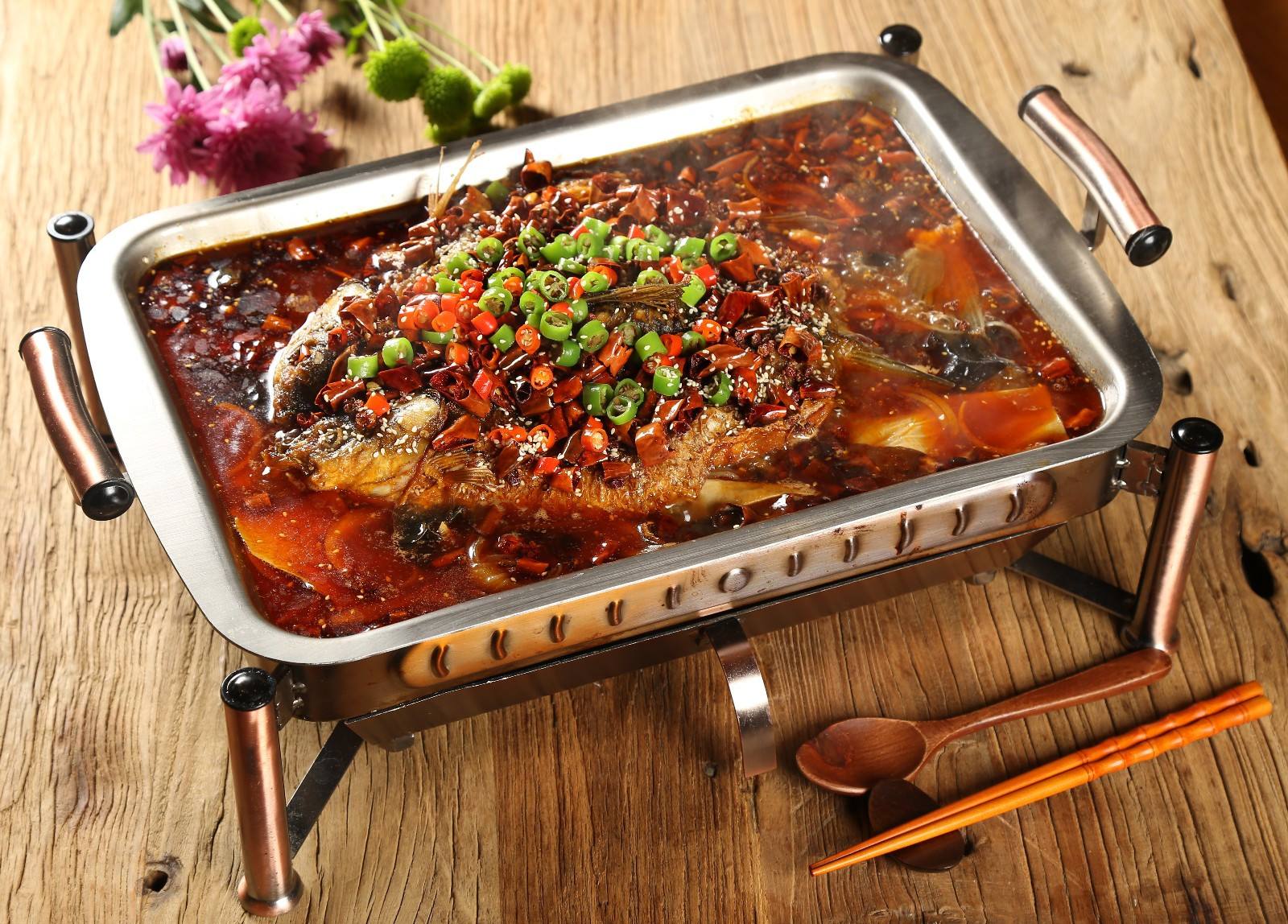 炭火烤鱼鲜香美味,碳烤鱼效果怎么样