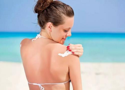 长痘能喷防晒喷雾吗,长痘可以涂怡思丁的防晒吗