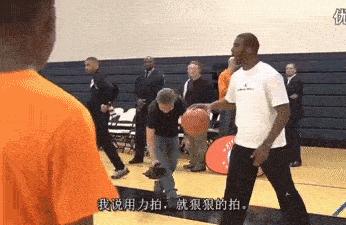 打篮球教学新手女生入门,新手打篮球怎么入门