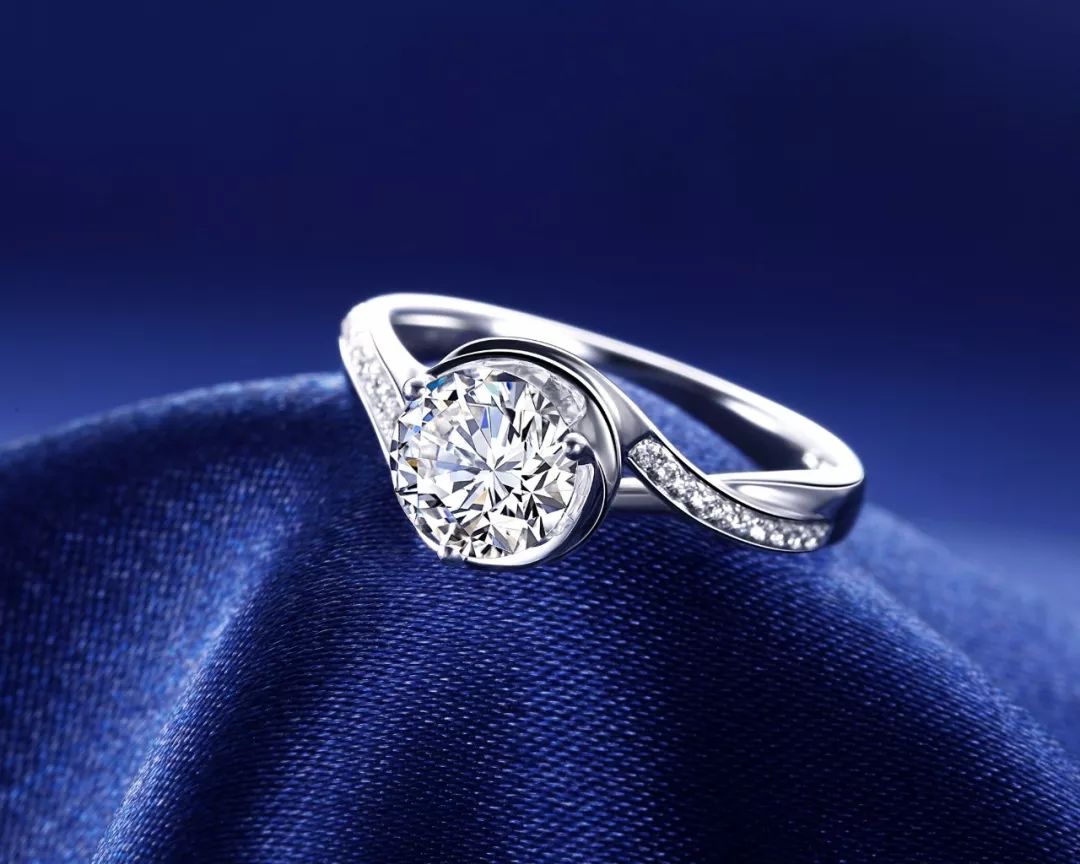 白色k金和铂金什么区别,白色k金和铂金的区别