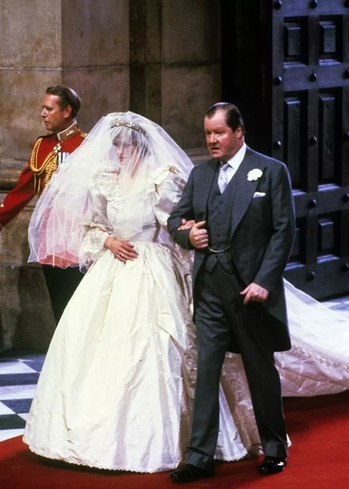 被丈夫嫌弃抛弃的女人,被丈夫嫌弃的老婆