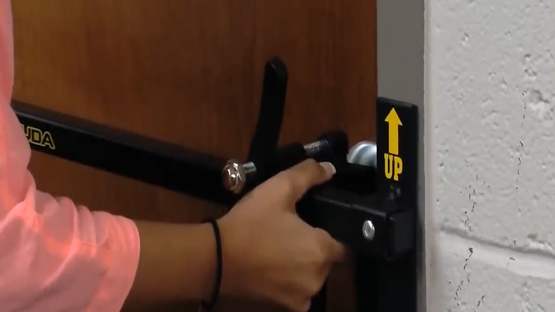 别具一格的门锁新发明,世界上最简单的密码门锁