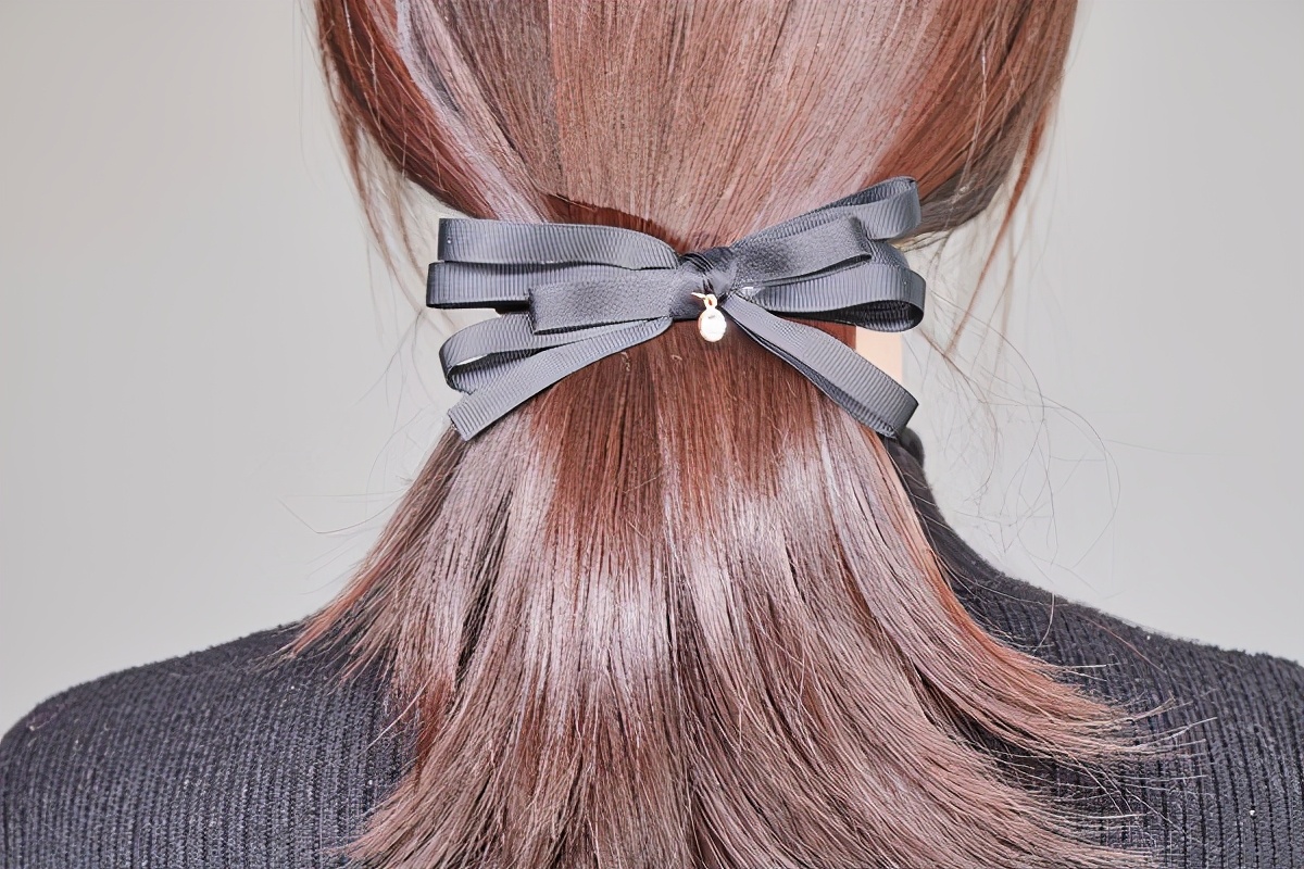 头皮发痒有小疙瘩看什么科室,头皮屑很多头皮发痒有红色疙瘩