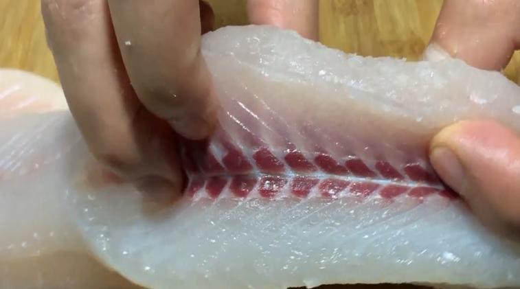 全网最详细草鱼去骨去刺教程,草鱼去刺后有几种做法