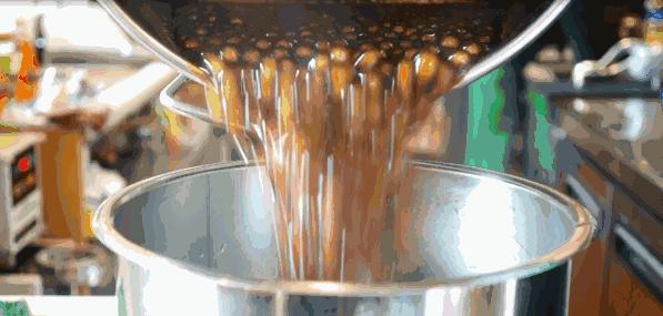 奶茶真的“有毒”吗？明明会变胖，为啥那么多人还是喜欢喝？