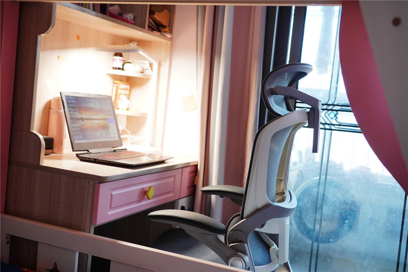 缓解疲劳，降低久坐危害，请选择网易严选3D悬挂腰靠人体工学转椅