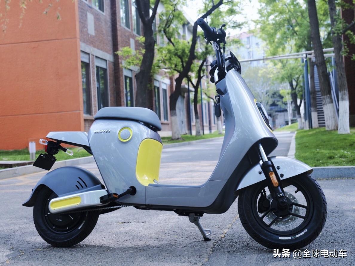 绿源最新款大续航电动车,绿源炫酷高续航电动车测评