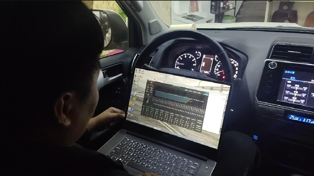 保定丰田霸道丹拿音响改装效果图,临沂霸道汽车音响改装