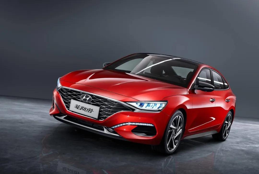 新款伊兰特没有老款的好看,老款捷达和老款伊兰特哪个油耗低