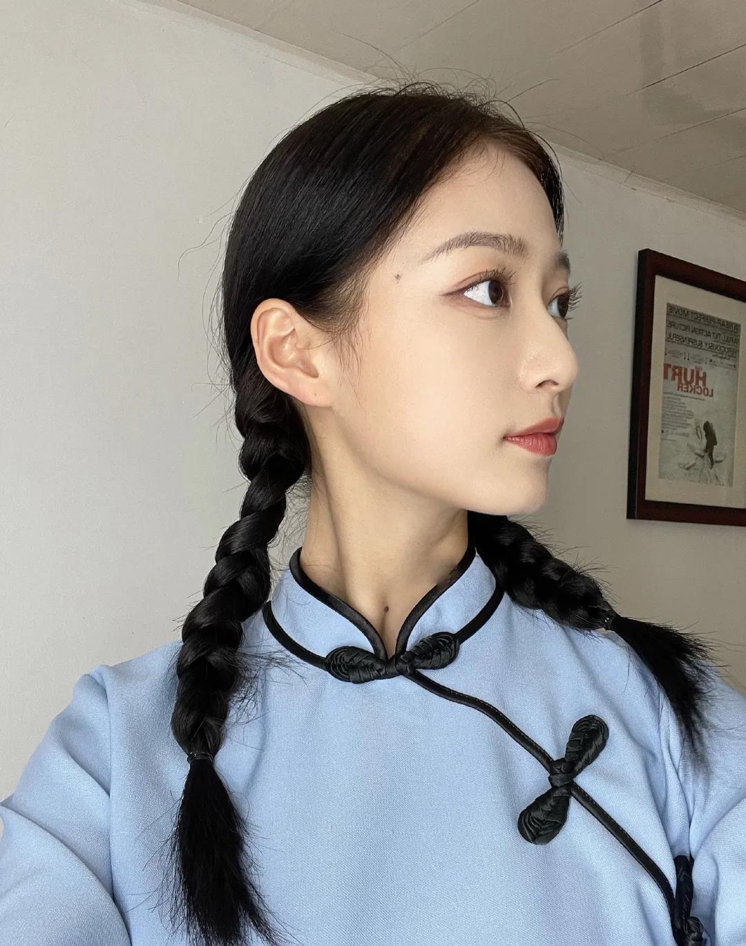 领诵员冯琳朗诵视频,领诵员冯琳再次出圈