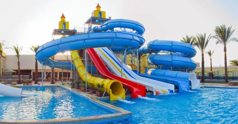 带宝宝去水上乐园玩室外游乐园,带宝宝去水上乐园充气滑梯