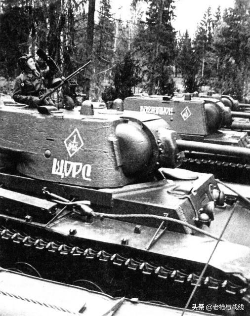 苏联KV系列重型坦克量产型号的演变和识别