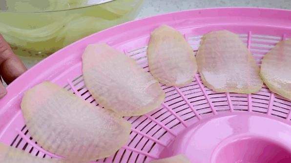 土豆怎么炸薯片简单又香脆,土豆薯片怎么炸才能又酥又脆