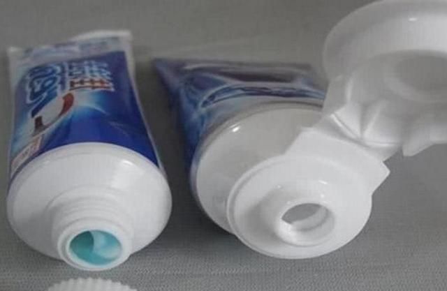 牙膏加盐祛斑,美白淡斑小偏方牙膏