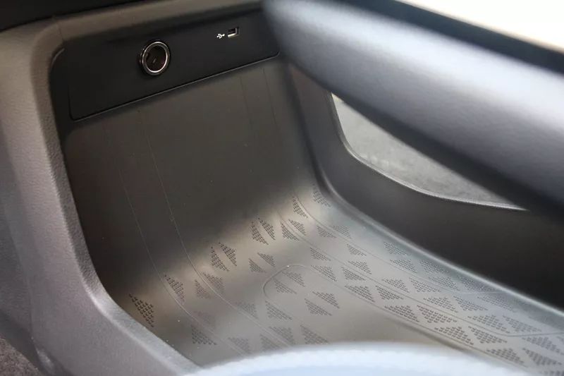 跟埃尔法同级别车型,跟埃尔法一样的豪车