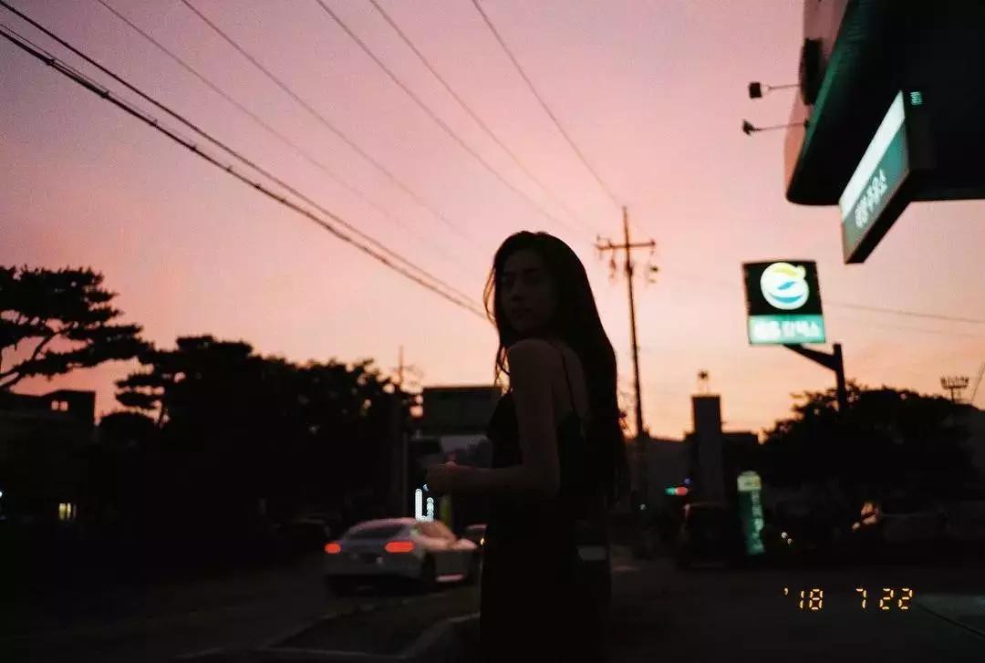 最火的拍照姿势模板,最全创意拍照法