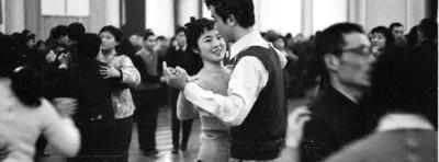 漠河舞厅爆火钢琴,漠河舞厅广场舞最火