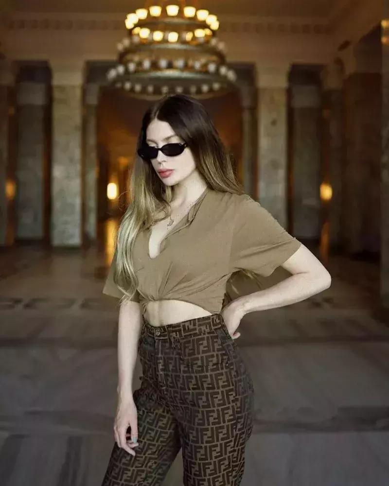 微胖胸大穿紧身衣服好看吗,微胖胸大应该怎么穿衣服