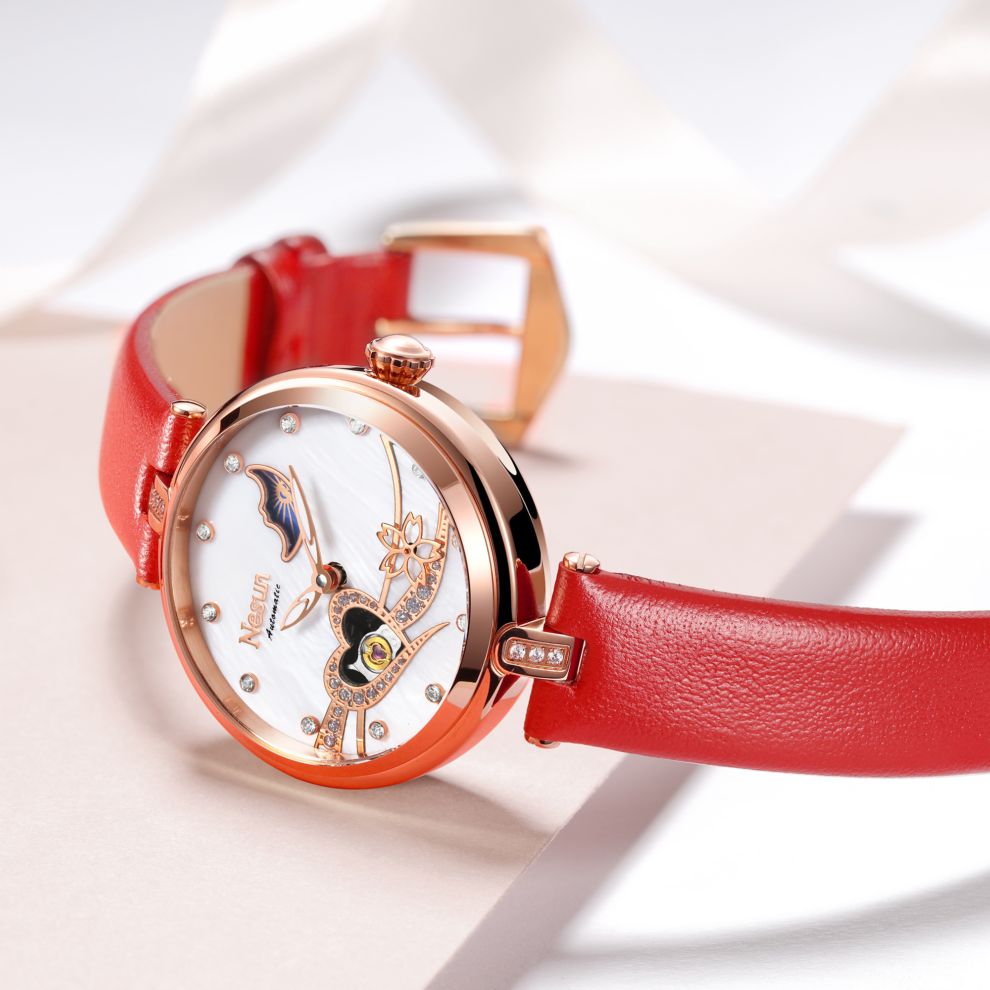 出门没有好看的配饰是不行的,出门手表找不到了