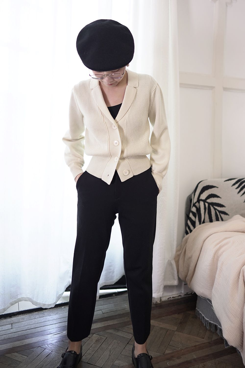 深卡其色大衣内搭什么颜色毛衣,格子大衣内搭什么颜色的毛衣好