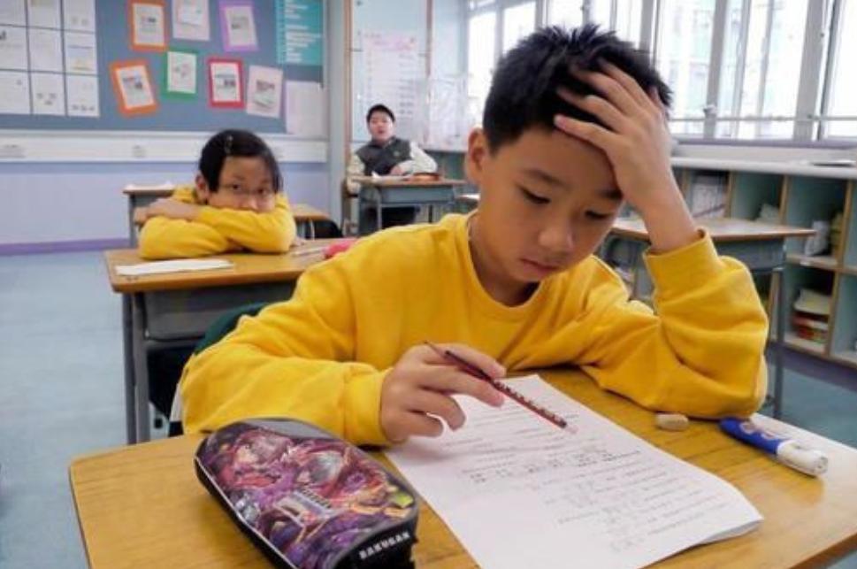 家长不想支付补课费，并向教育局举报，学生开学后悔之晚矣