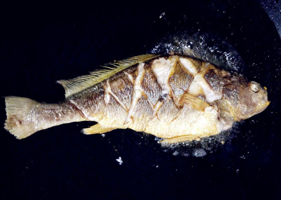 不粘锅煎鱼的技巧与方法,无涂层锅煎鱼技巧