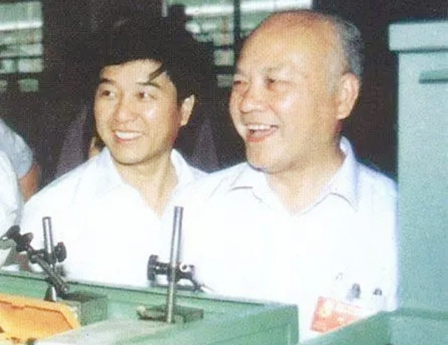 文职官员到何级别才有专门警卫员,什么级别的干部配备警卫员司机