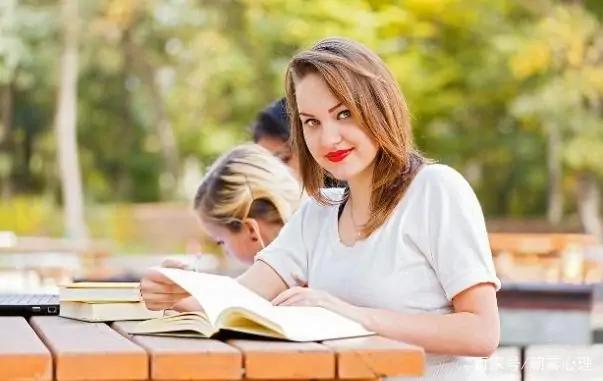 相亲男送你口红说明什么,相亲对象向我吐槽是什么意思