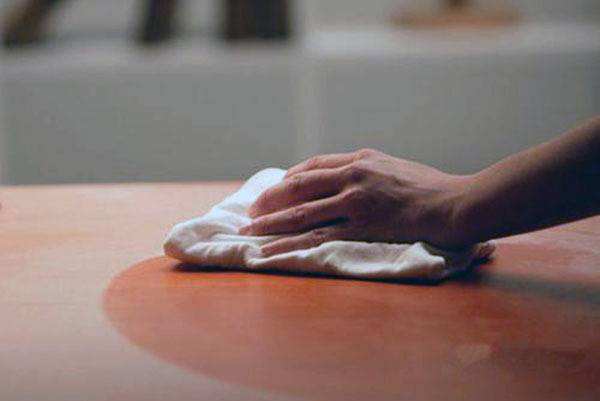 油漆怎么刷才颜色深,油漆怎样刷才能光滑细腻