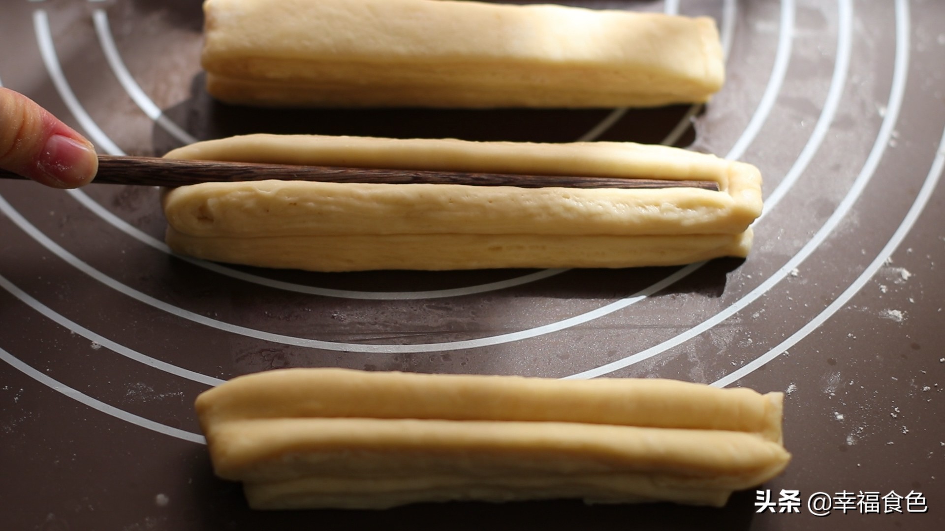 正宗油条的做法和配方自制更放心,早餐店油条配方个个空心又酥脆