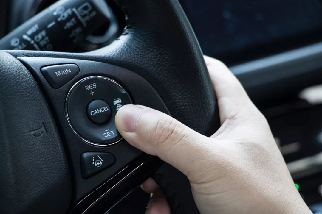 潮鞋与潮车是如此般配,90后年轻人就爱这一口