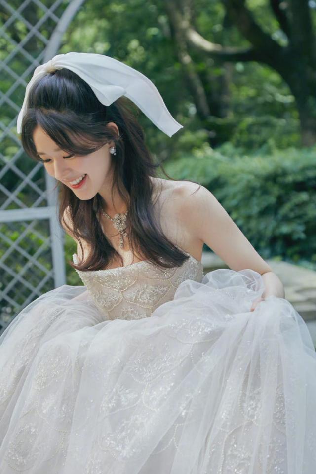 适合夏天扎的头发气质又减龄,永不落伍的减龄扎头发