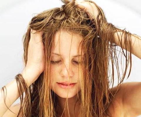 冬天头发干枯毛躁怎么办,一到秋冬头发就干枯毛躁