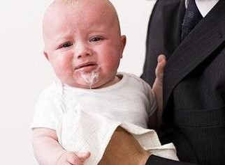 宝宝发生呕吐什么情况下需要就医,宝宝们突然呕吐