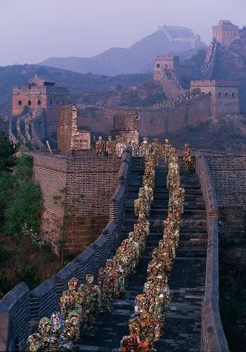 行为艺术到底是什么,通俗点讲什么是行为艺术