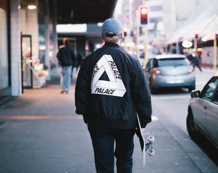 现在最流行的潮牌都有什么 (当下十大最流行的潮牌)