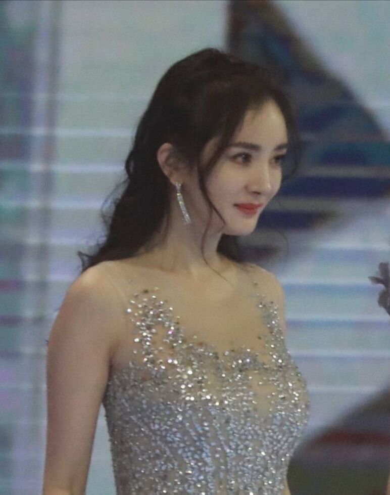 热巴脸崩,热巴的脸垮成啥样了