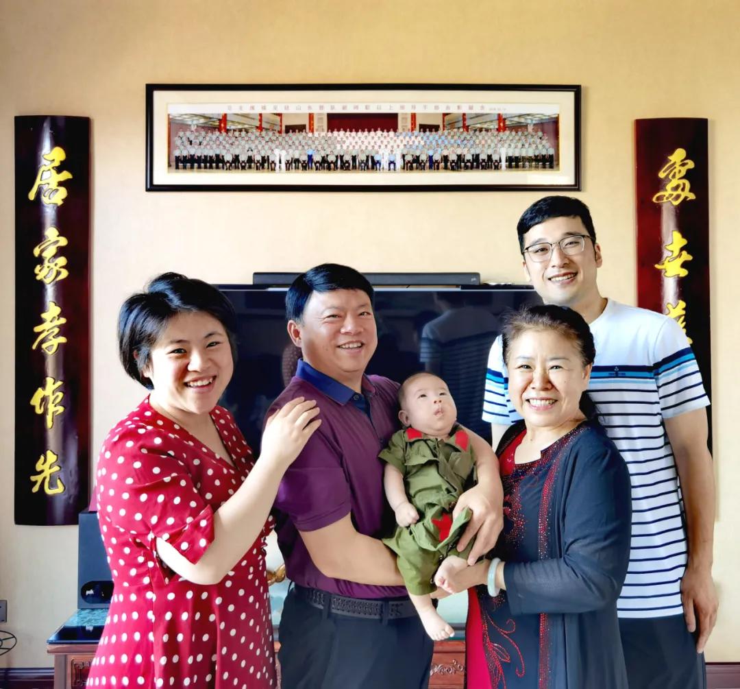 外孙百天照片,小外孙过百天